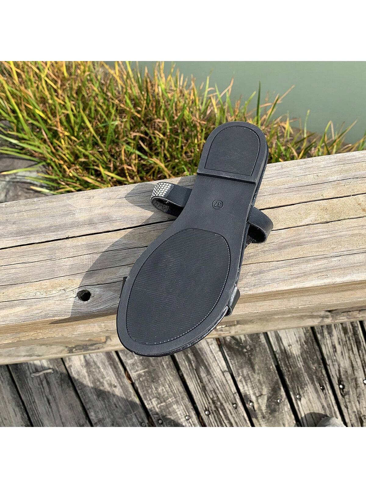 Rhinestone Flat Bottom Slippers Women Summer Beach Sandals Sex Angle Clip Toe Casual Outdoor Slip Ons Silver