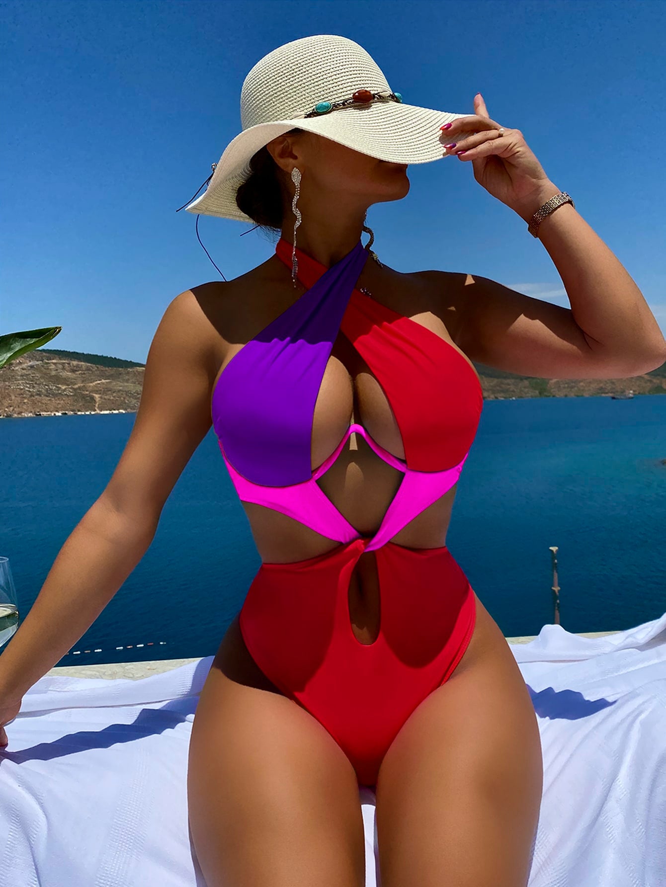 Colorblock Cut Out Tie Back Underwire One Piece Swimsuit
