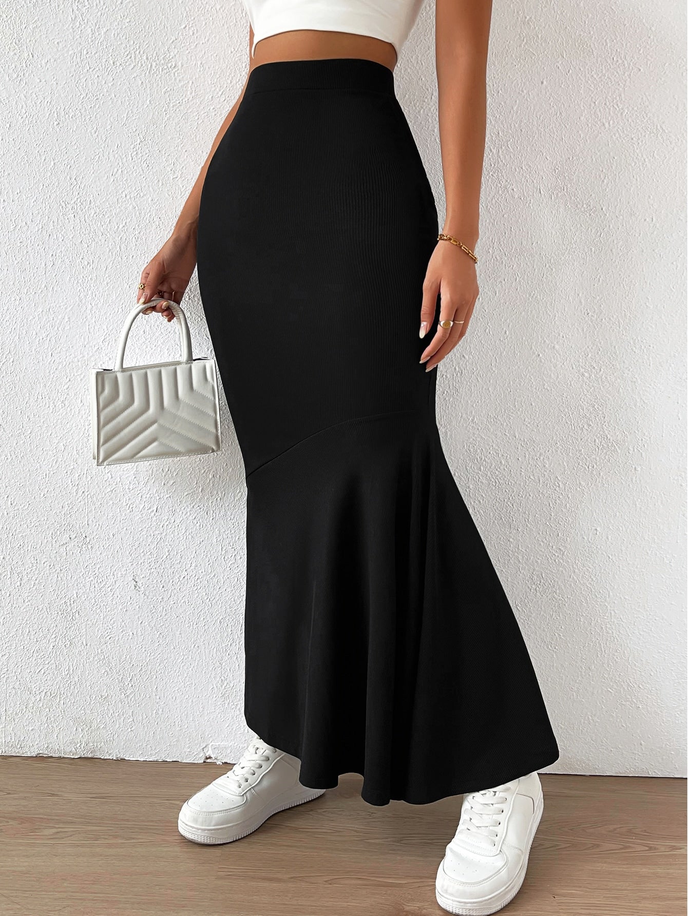 Solid Mermaid Hem Skirt