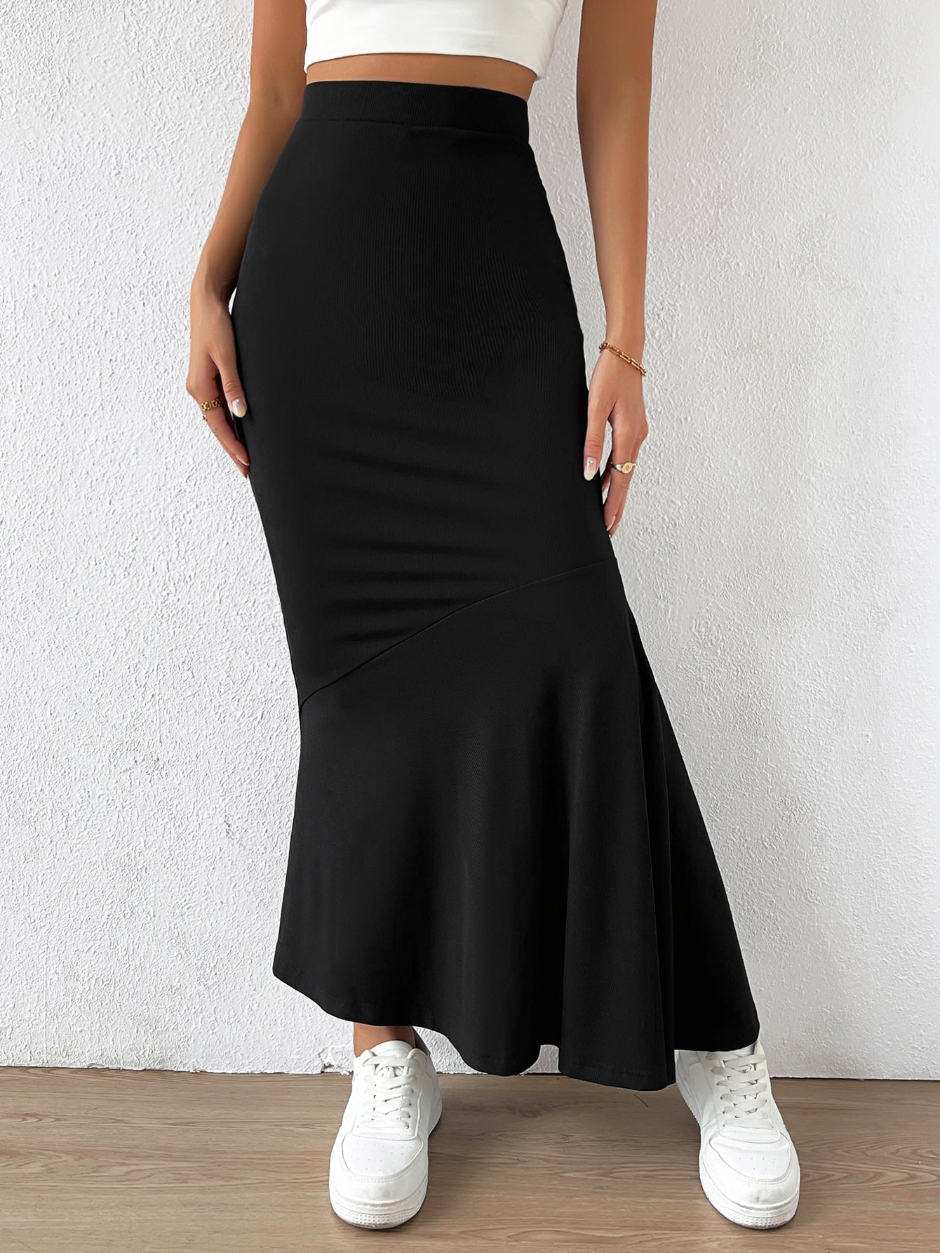 Solid Mermaid Hem Skirt