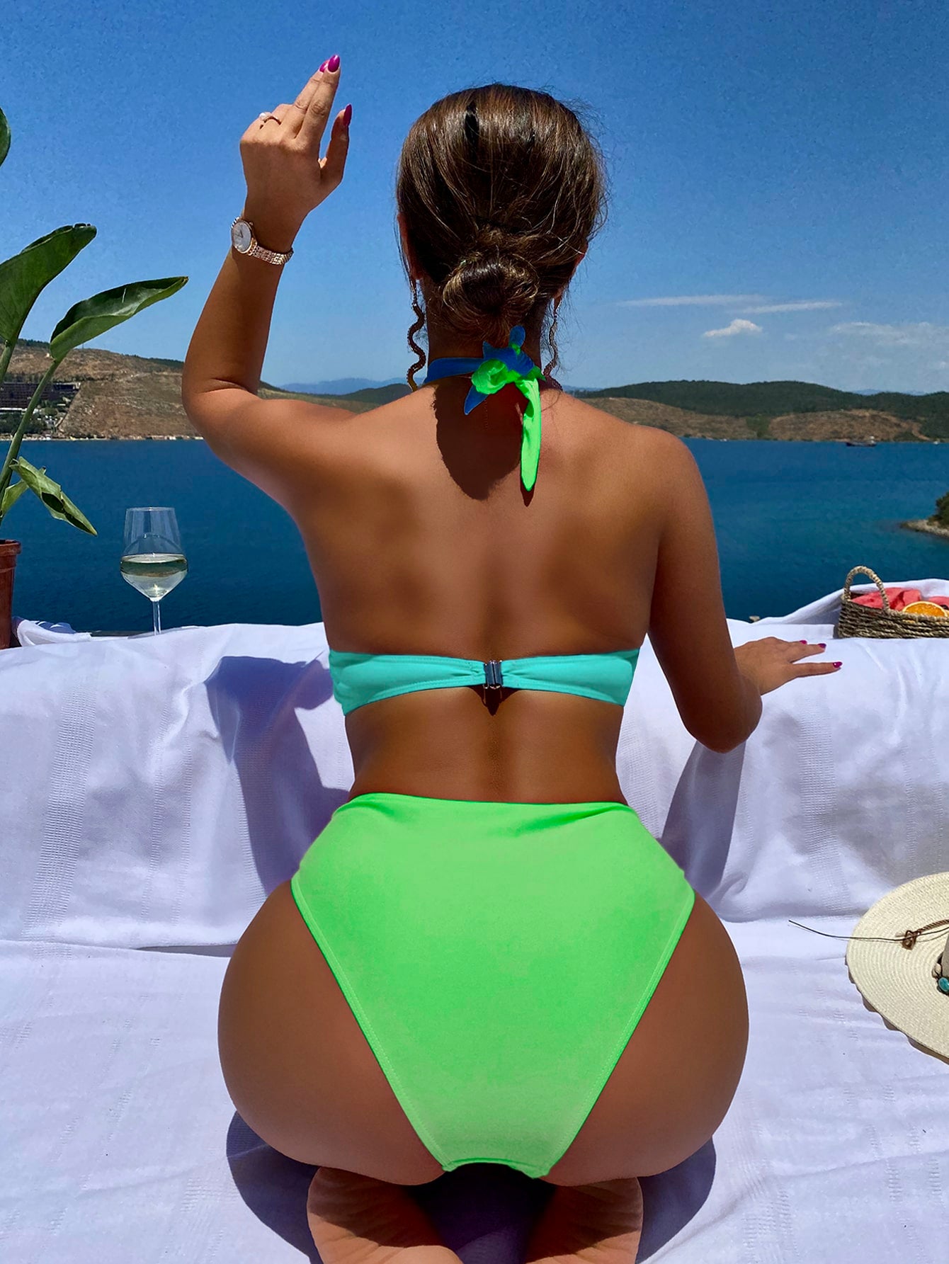 Colorblock Cut Out Tie Back Underwire One Piece Swimsuit