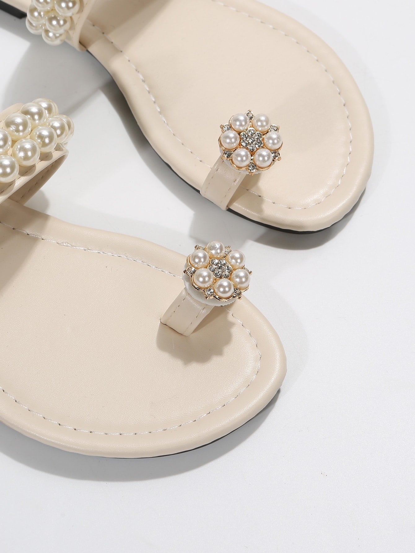 Women Faux Pearl Decor Toe Post Flat Sandals Fashion Beige Thong Sandals