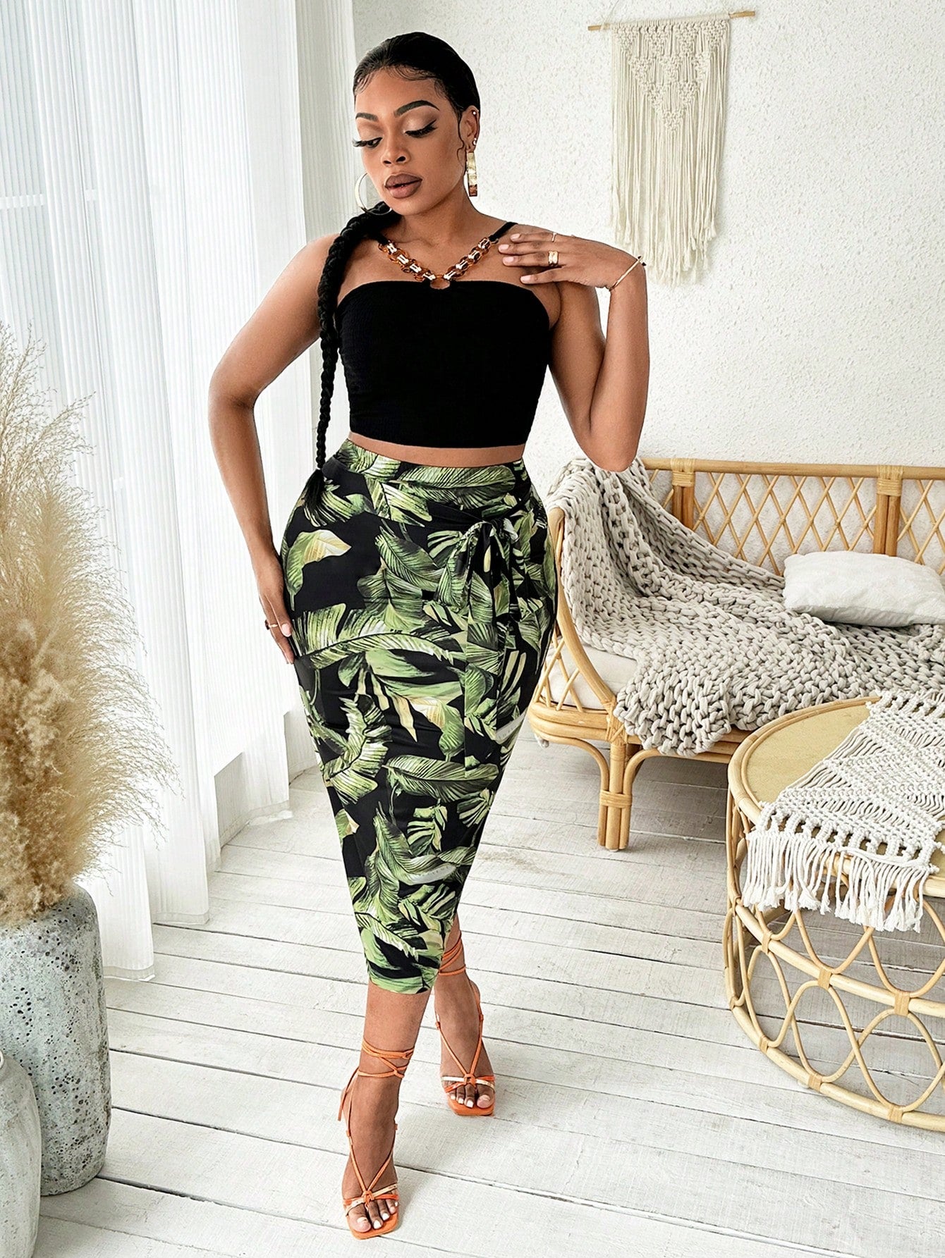 Plus Solid Crop Top Tropical Print Knot Side Skirt