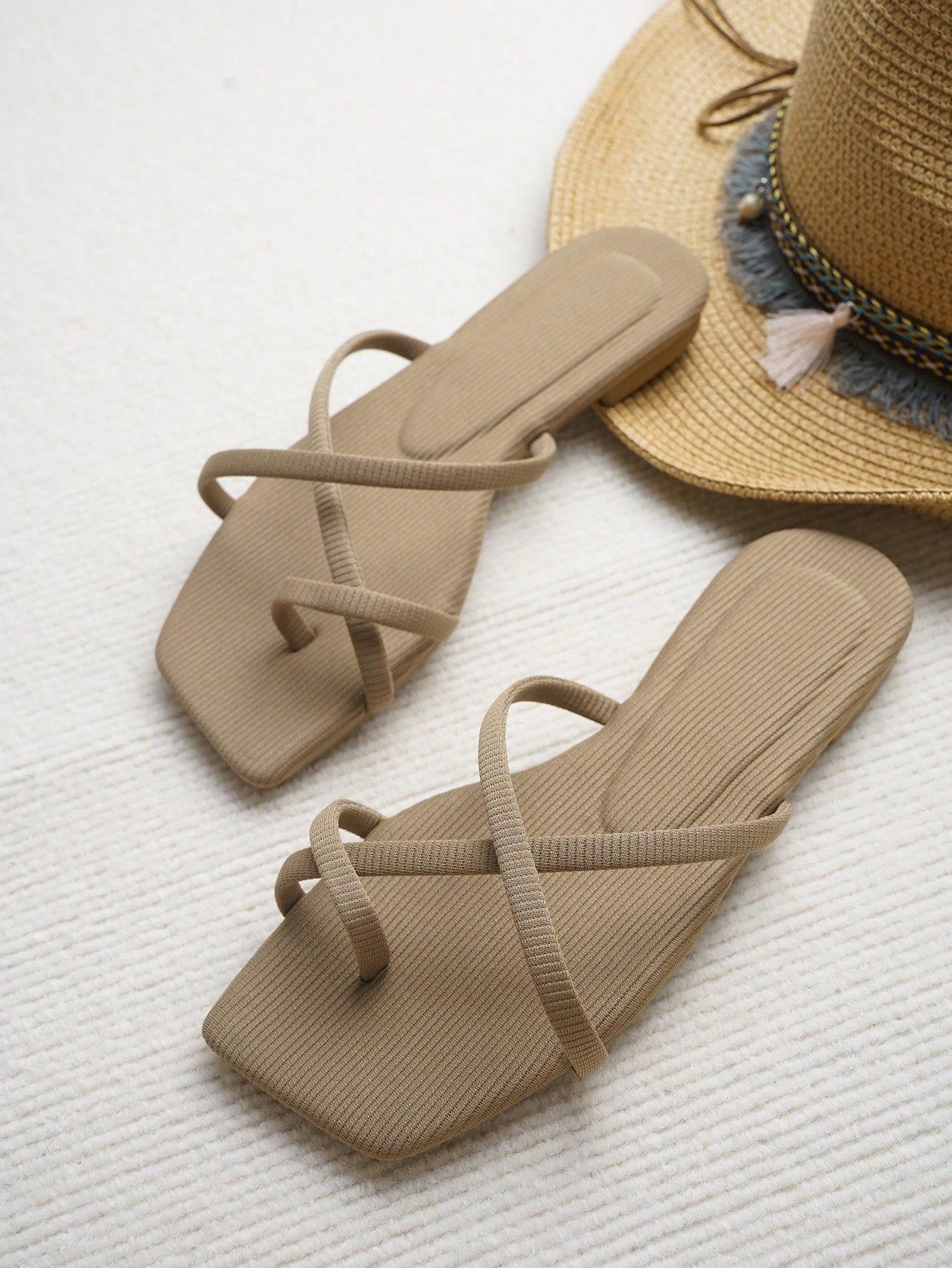 Fashionable Outdoors Thong Sandals for Women, Criss Cross Plain Artificial Leather Toe Post Flat Sandals