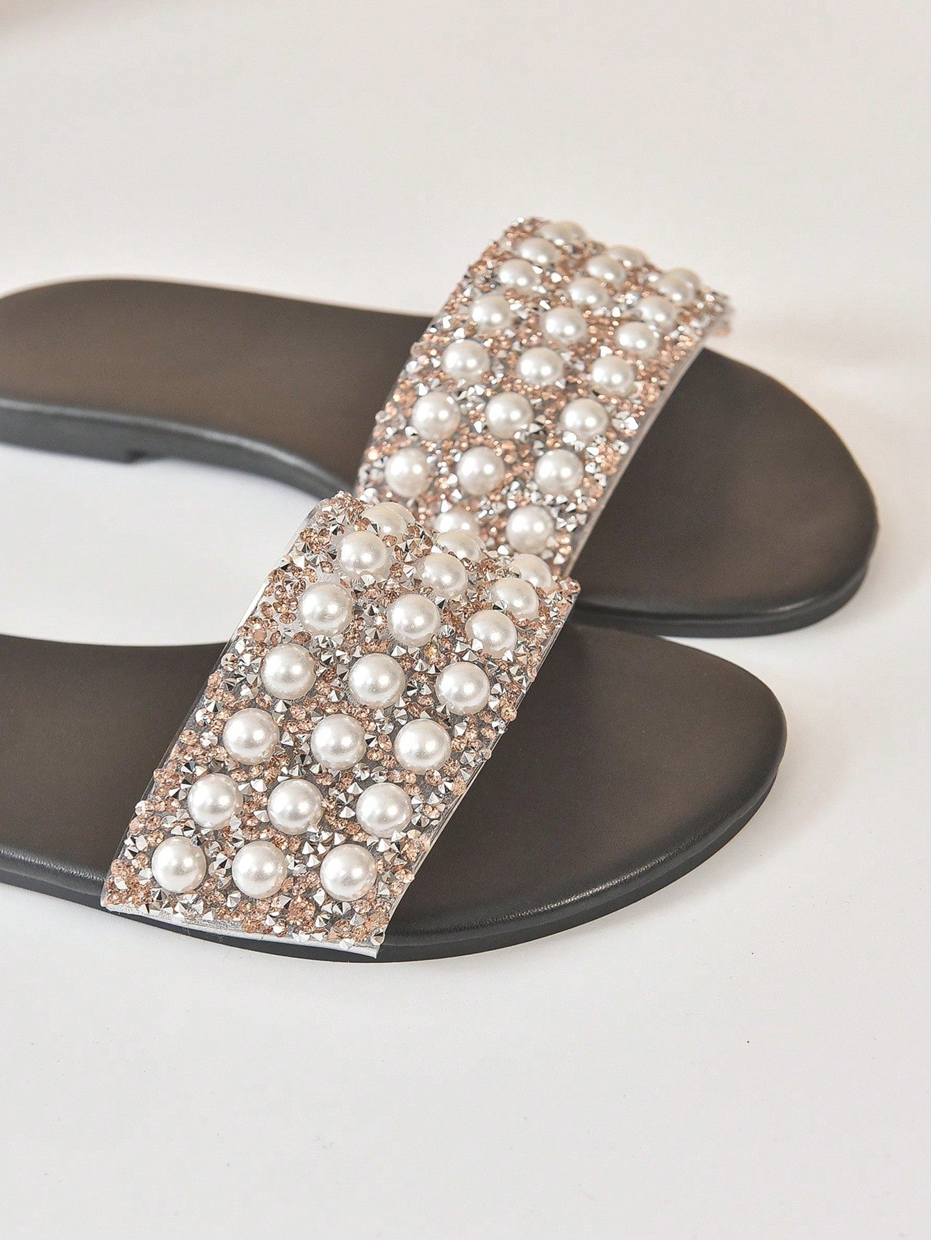 Flat Sandals With Rhinestone & Faux Pearl