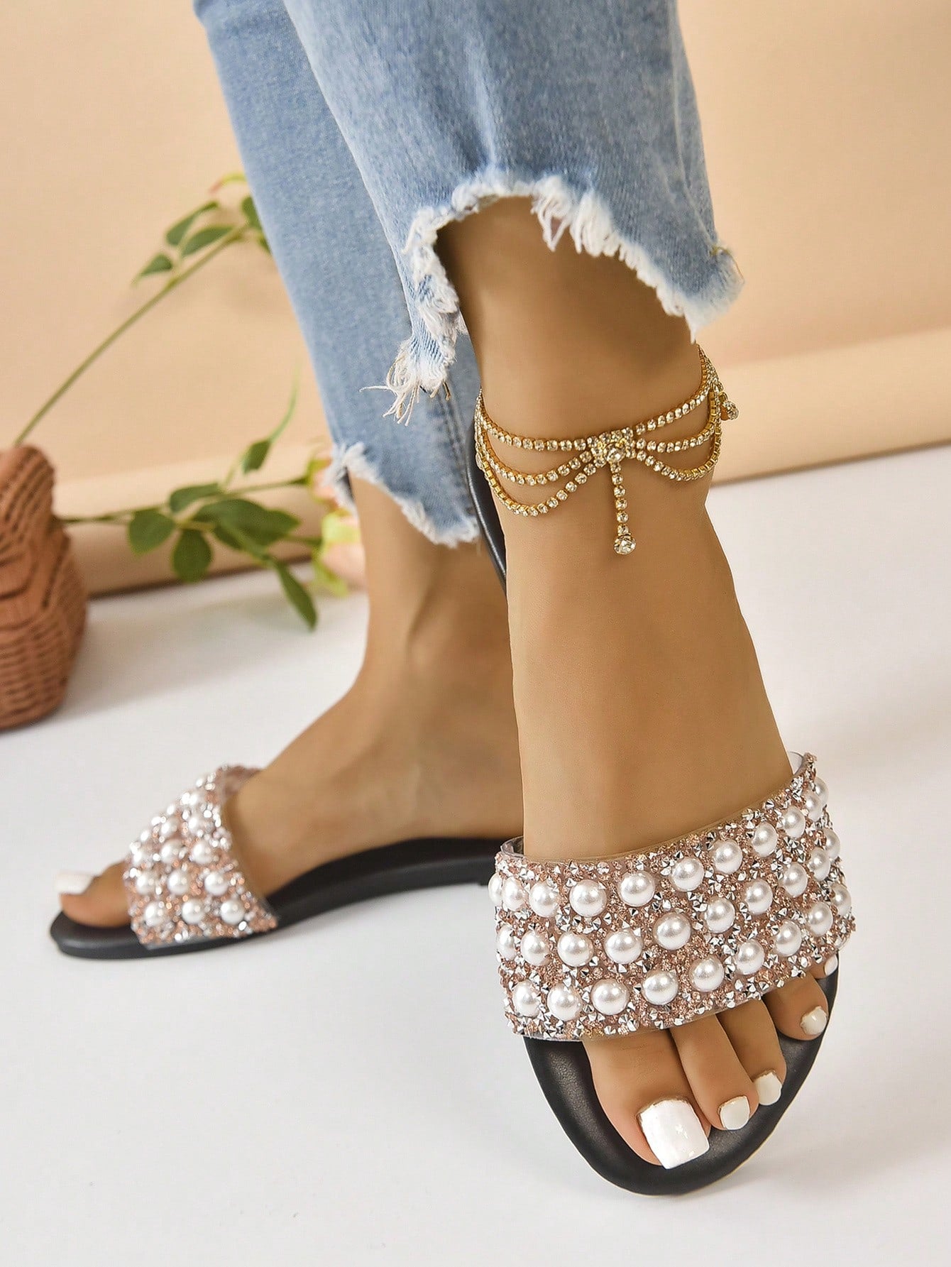 Flat Sandals With Rhinestone & Faux Pearl