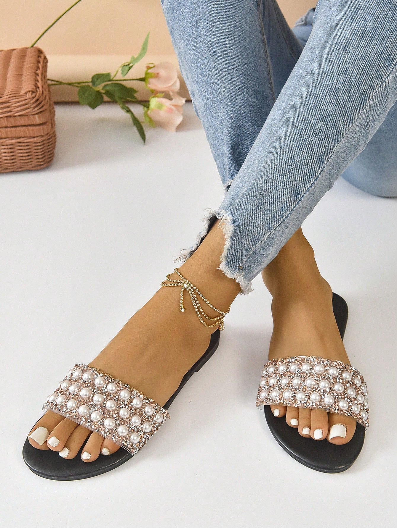 Flat Sandals With Rhinestone & Faux Pearl