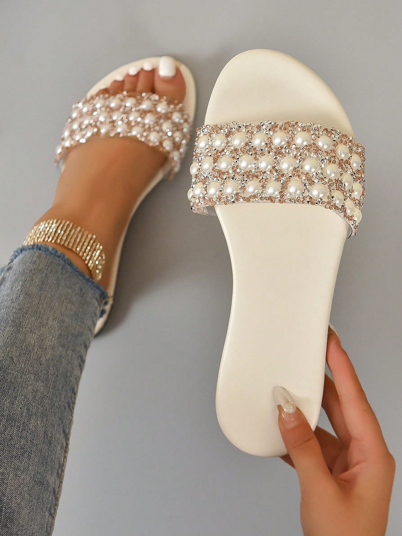 Flat Sandals With Rhinestone & Faux Pearl