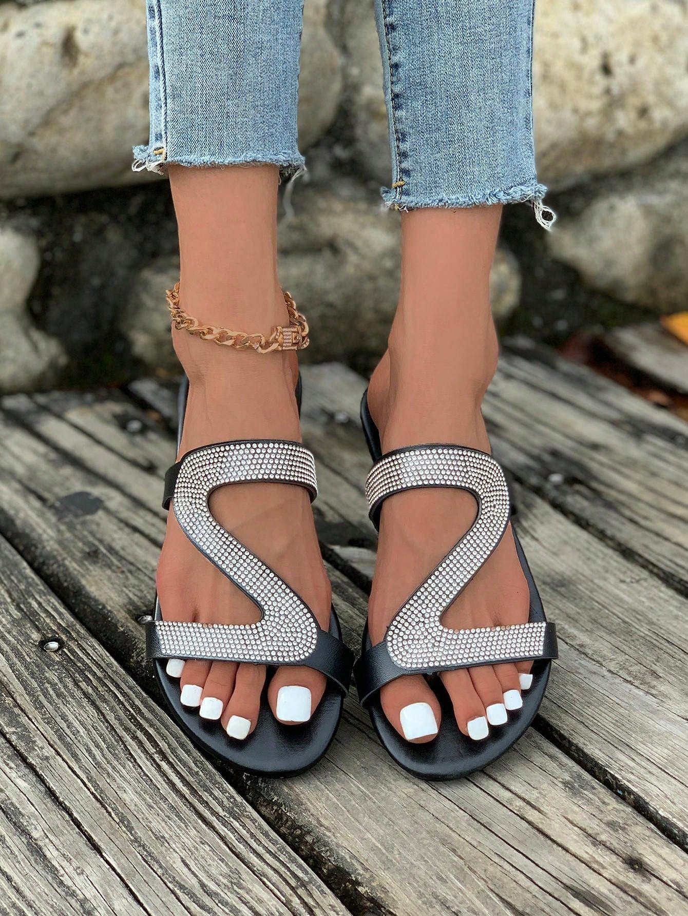 Rhinestone Flat Bottom Slippers Women Summer Beach Sandals Sex Angle Clip Toe Casual Outdoor Slip Ons Silver