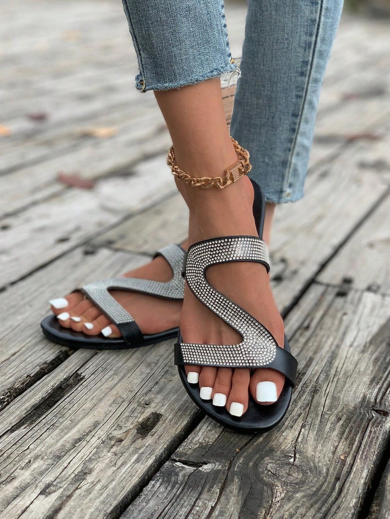 Rhinestone Flat Bottom Slippers Women Summer Beach Sandals Sex Angle Clip Toe Casual Outdoor Slip Ons Silver