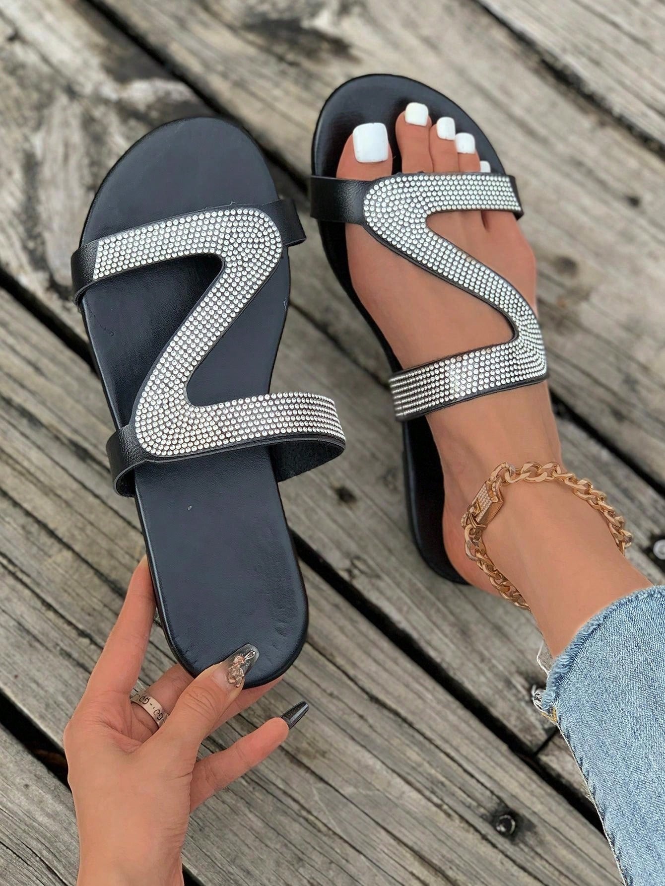 Rhinestone Flat Bottom Slippers Women Summer Beach Sandals Sex Angle Clip Toe Casual Outdoor Slip Ons Silver