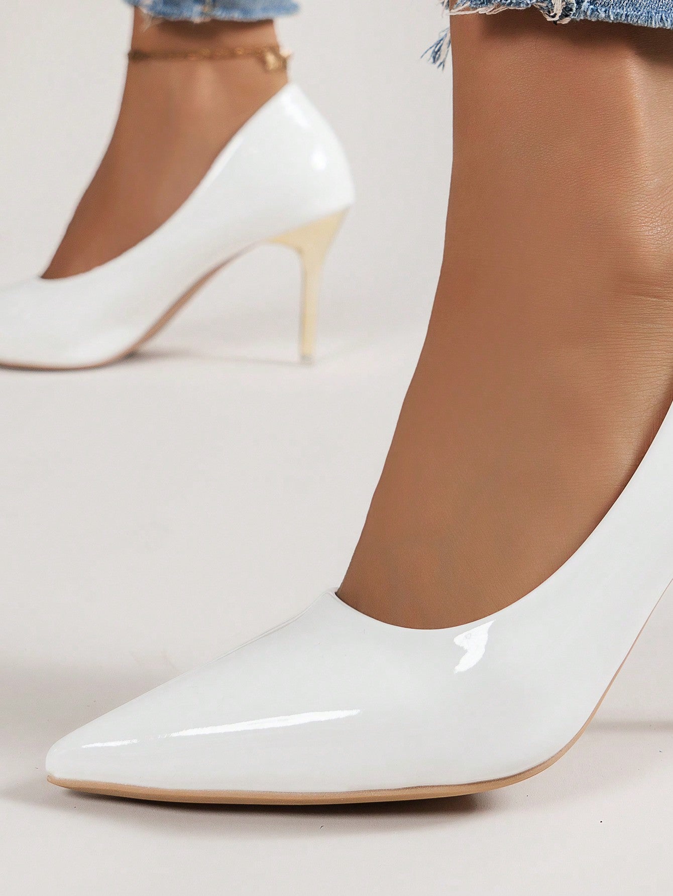 White Pointed Shiny Patent Leather Electroplating High-Heeled Shoes For Women's Formal Outfit, Elegant White High-Heels