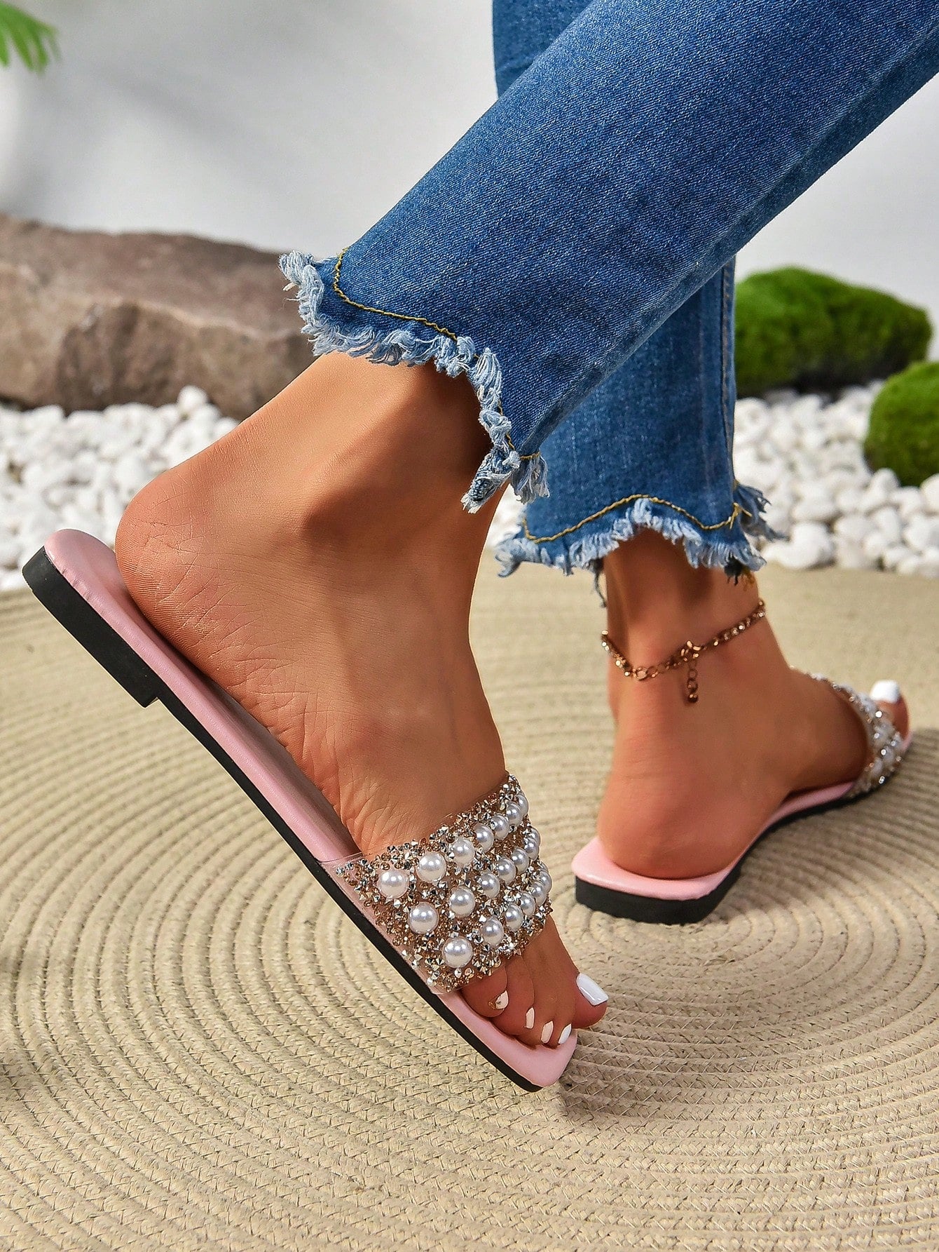 Flat Sandals With Rhinestone & Faux Pearl