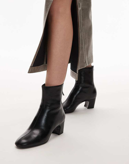 https://images.asos-media.com/products/mango-leather-round-toe-boots-in-black/207707311-1-black?$n_750w$&wid=750&fit=constrain
